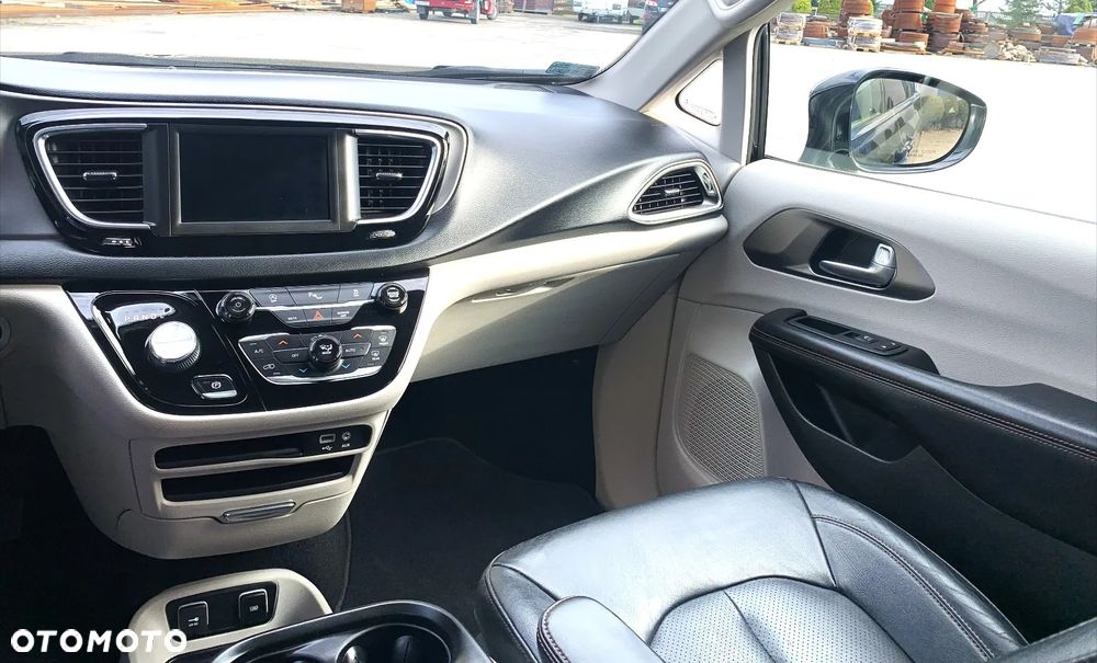 Chrysler Pacifica - 25