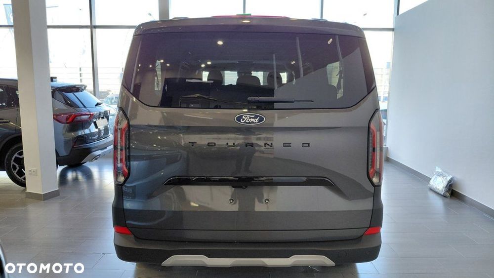Ford Tourneo Custom - 11