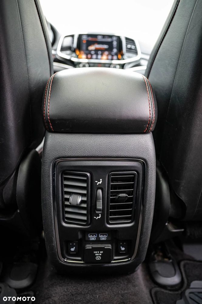Jeep Grand Cherokee - 23