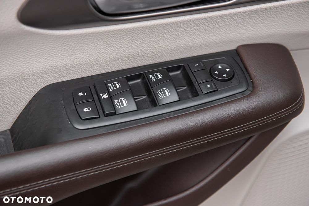 Chrysler Pacifica - 11