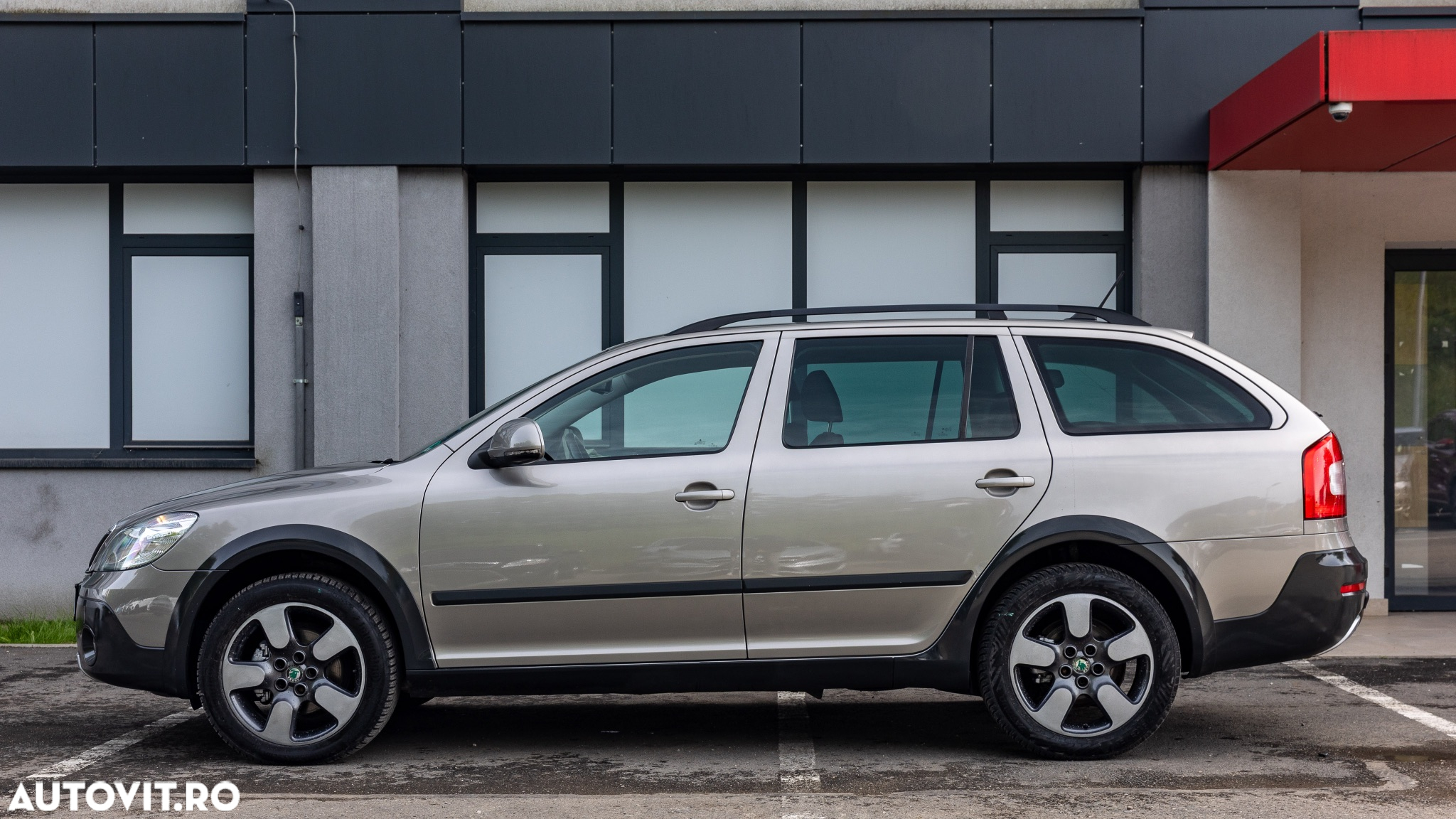 Skoda Octavia Combi 2.0 TDI DPF 4x4 DSG Scout - 14