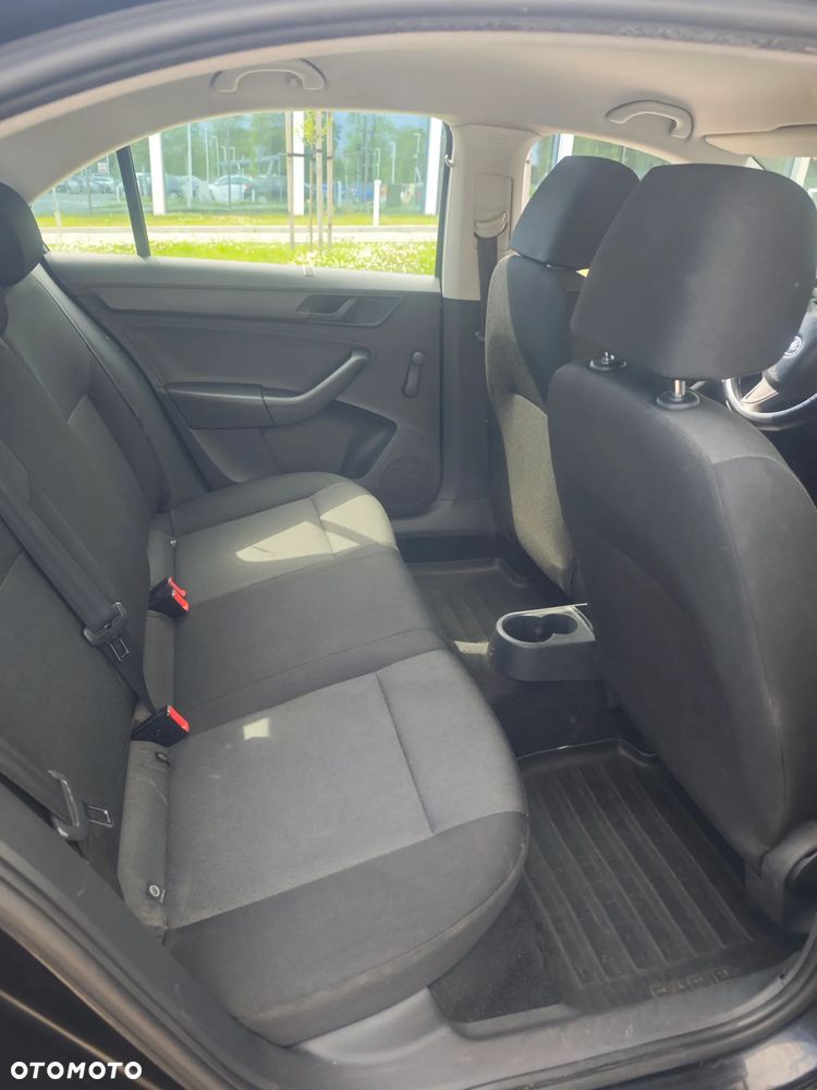 Skoda RAPID 1.2 TSI Active - 17