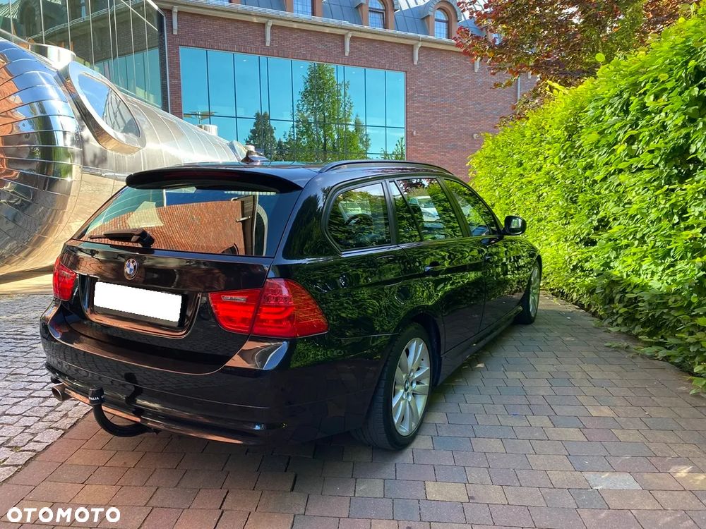 BMW Seria 3 320d DPF Efficient Dynamics Edition - 3