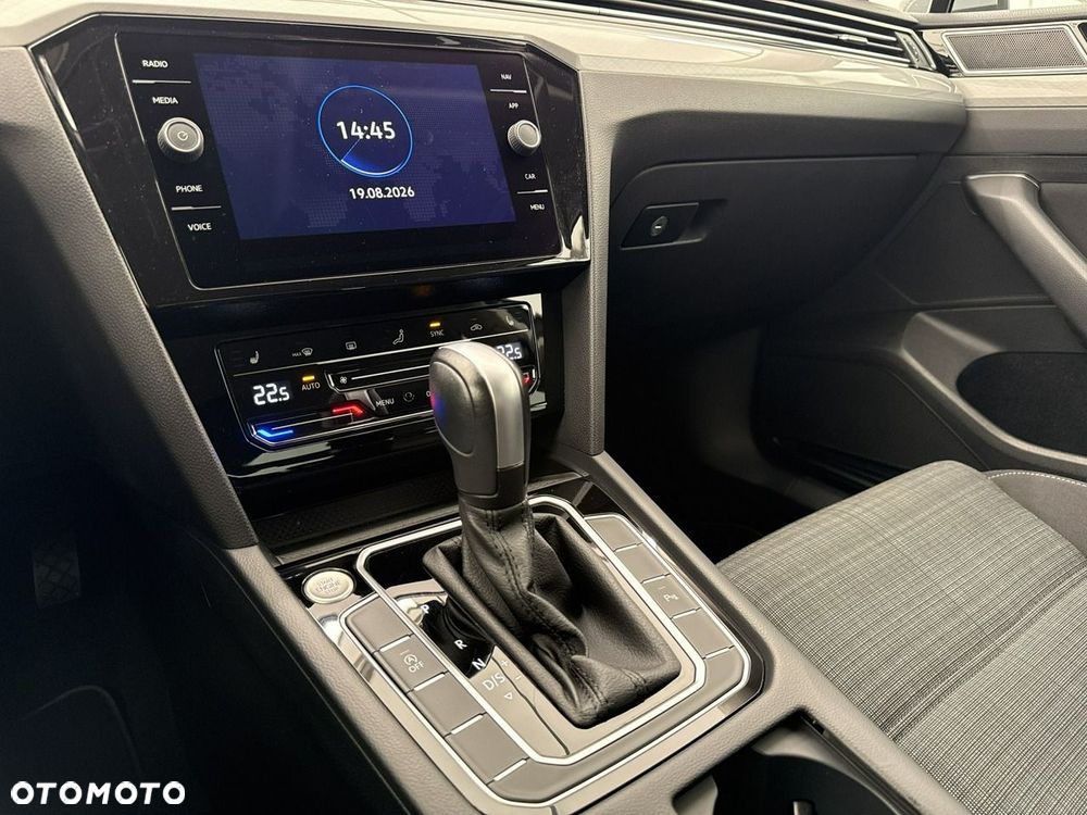 Volkswagen Passat - 17