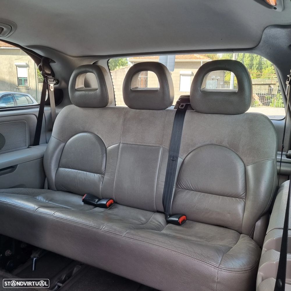 Chrysler Grand Voyager 2.5 CRD LX - 25