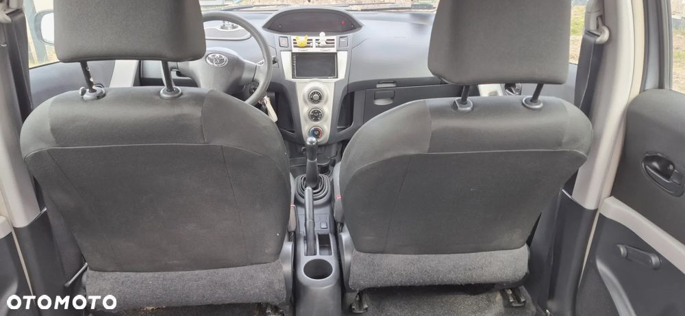Toyota Yaris 1.3 VVT-i Luna - 19