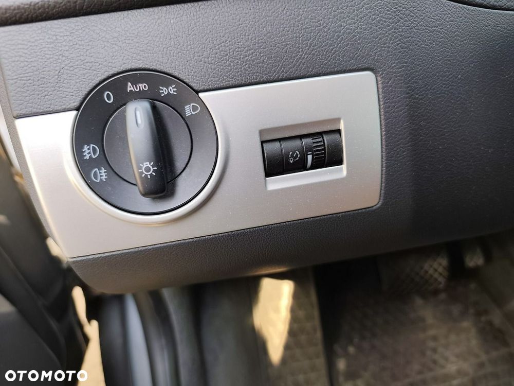 Volkswagen Multivan - 13