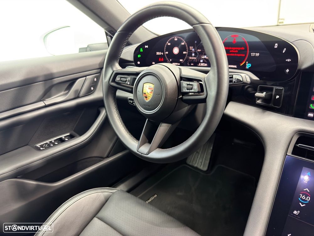 Porsche Taycan Cross Turismo 4 - 26