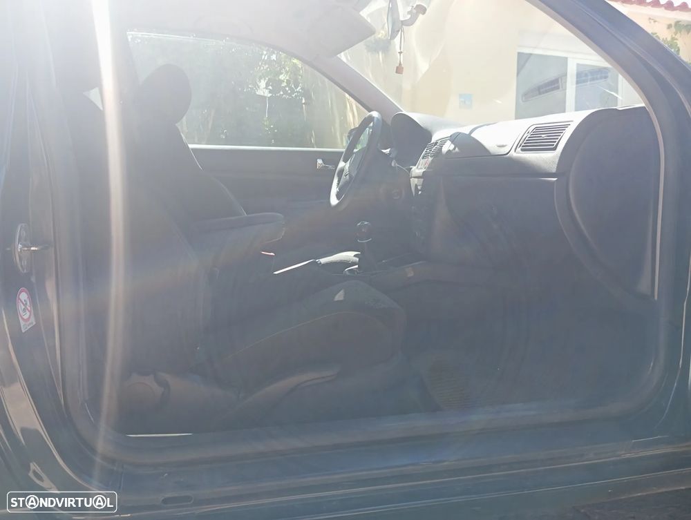 VW Golf 1.9 TDi 25 Anos - 13