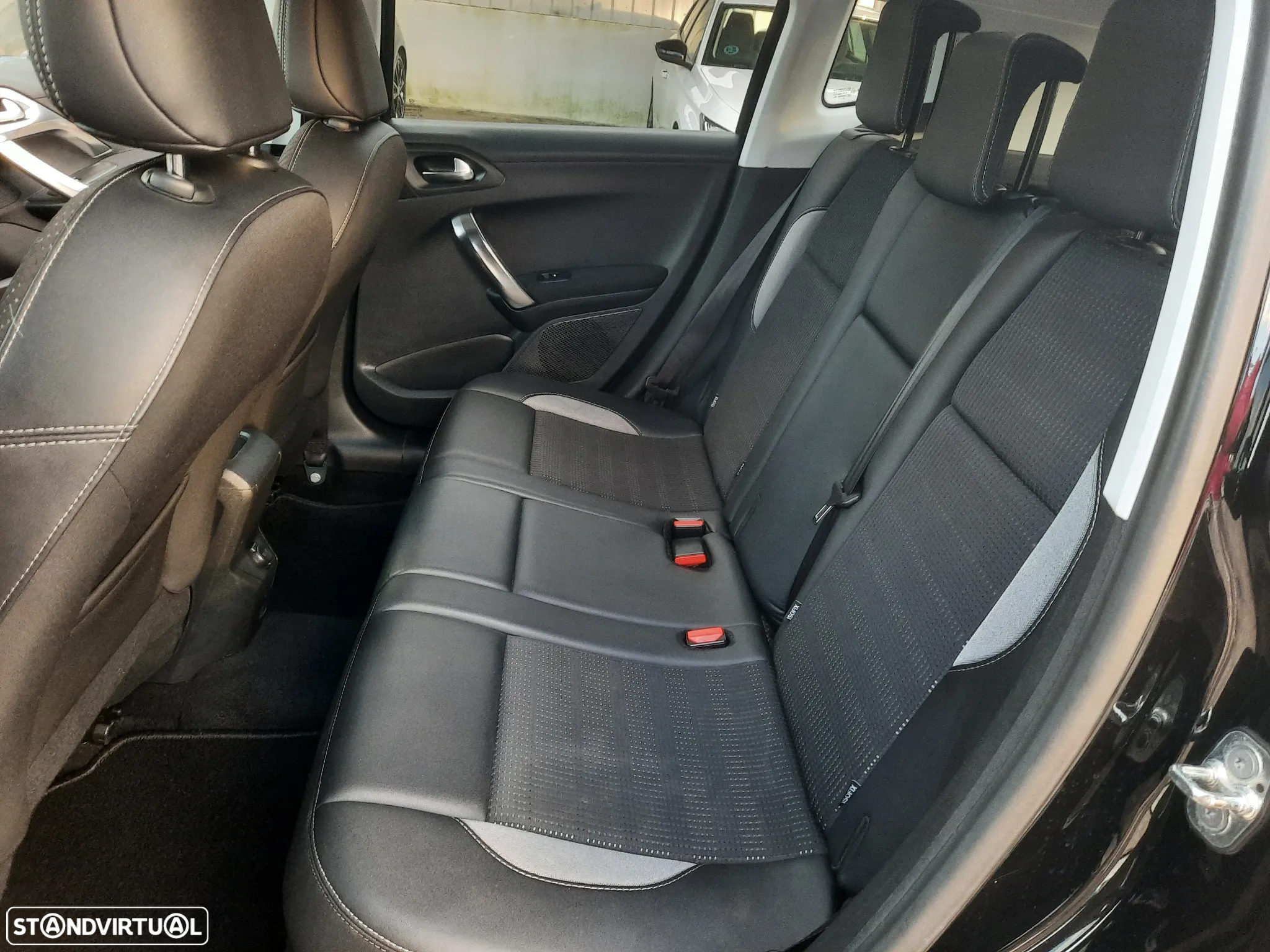 Peugeot 2008 1.6 BlueHDi Allure - 20