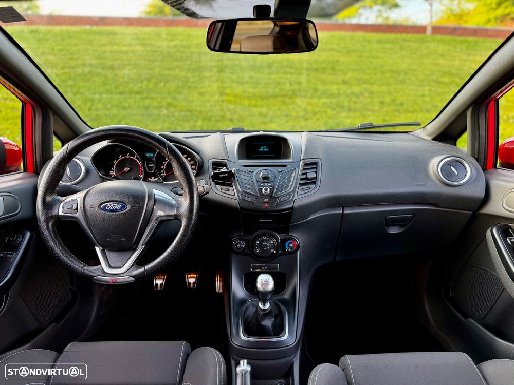 Ford Fiesta 1.6 EcoBoost ST - 11