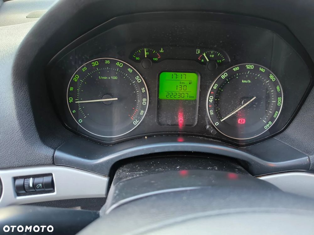 Skoda Octavia 1.6 Combi Ambiente - 24