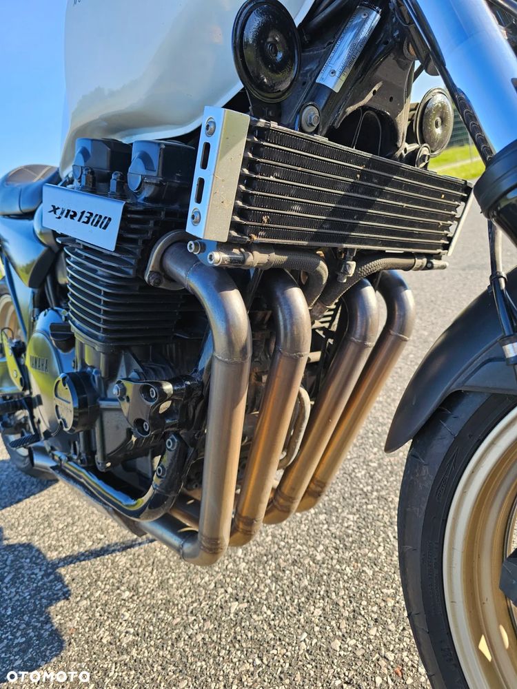 Yamaha XJR - 13