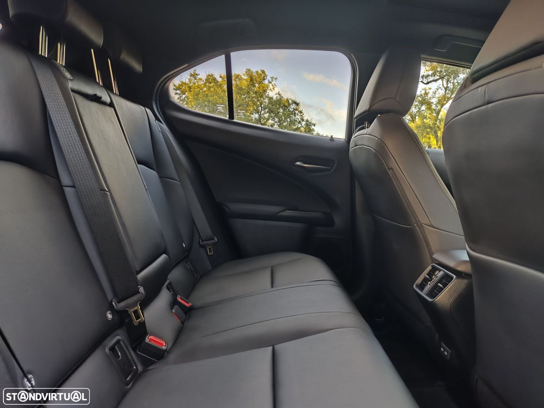 Lexus UX 250h Sport (Ecrã 12.3) - 14
