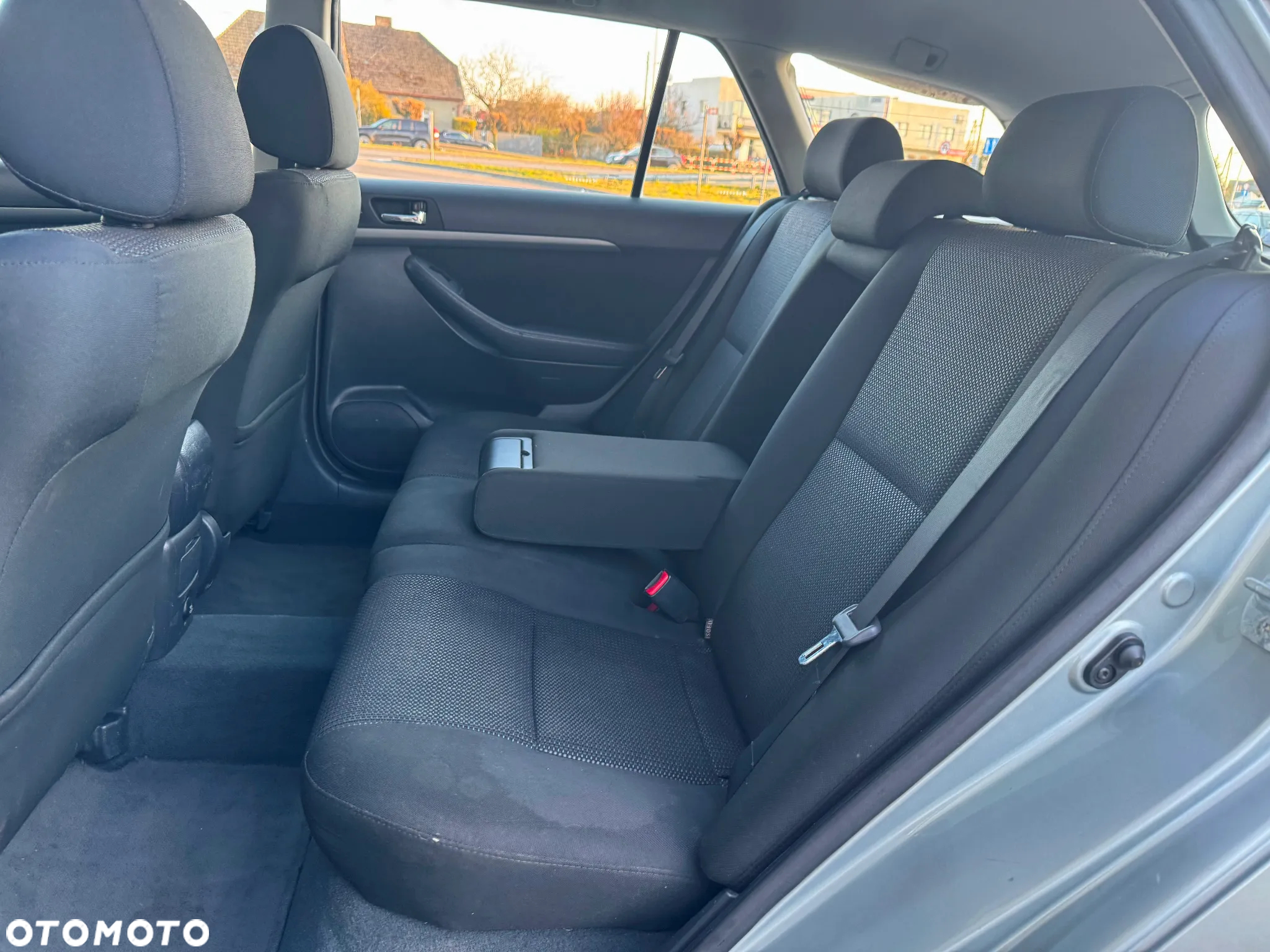Toyota Avensis 2.2 D-4D Combi Executive - 5