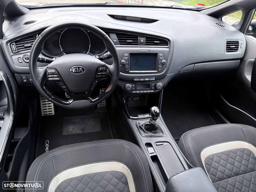 Kia Ceed 1.6 CRDi GT Line - 29
