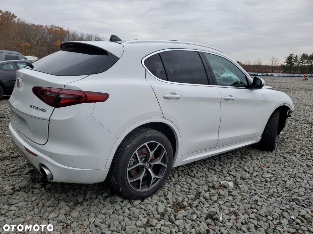 Alfa Romeo Stelvio 2.0 Turbo 16V AT8-Q4 Ti - 4