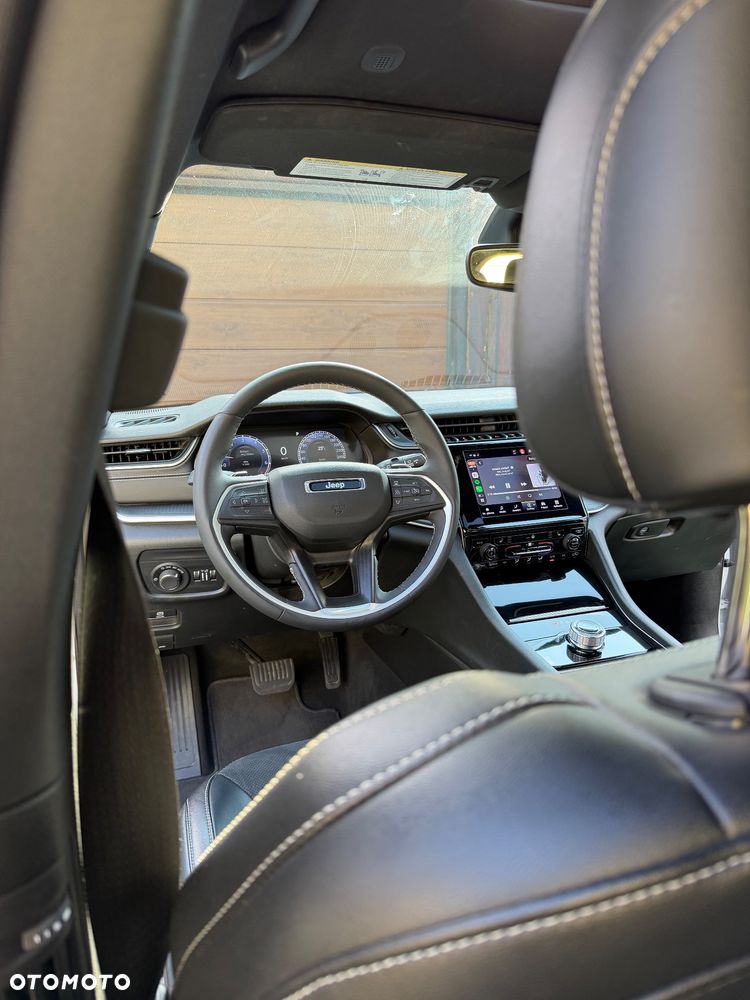 Jeep Grand Cherokee - 36