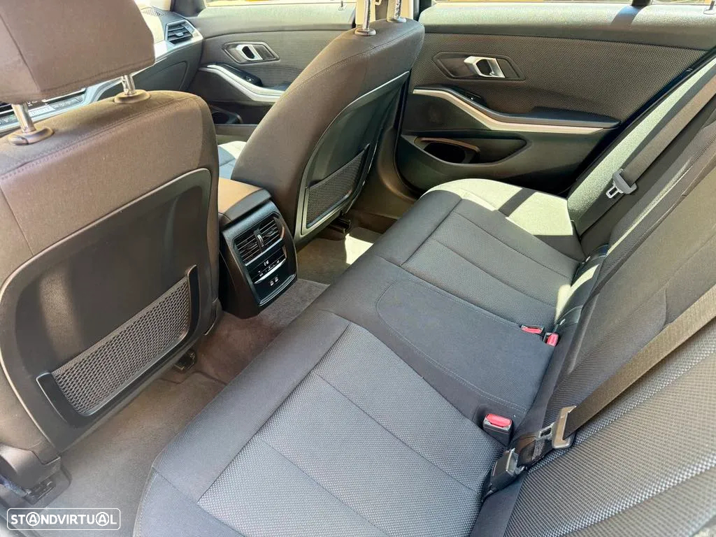 BMW 320 d Auto - 13