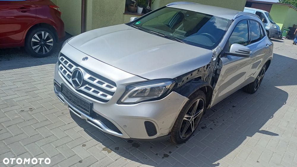 Mercedes-Benz GLA 220 d 4Matic 7G-DCT StreetStyle - 3