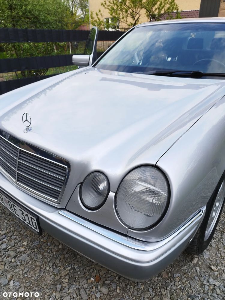 Mercedes-Benz 280 - 2