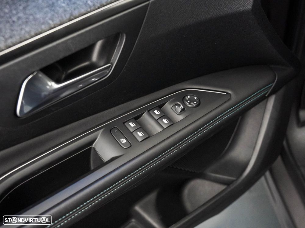 Peugeot 3008 1.2 PureTech Allure Pack EAT8 - 17