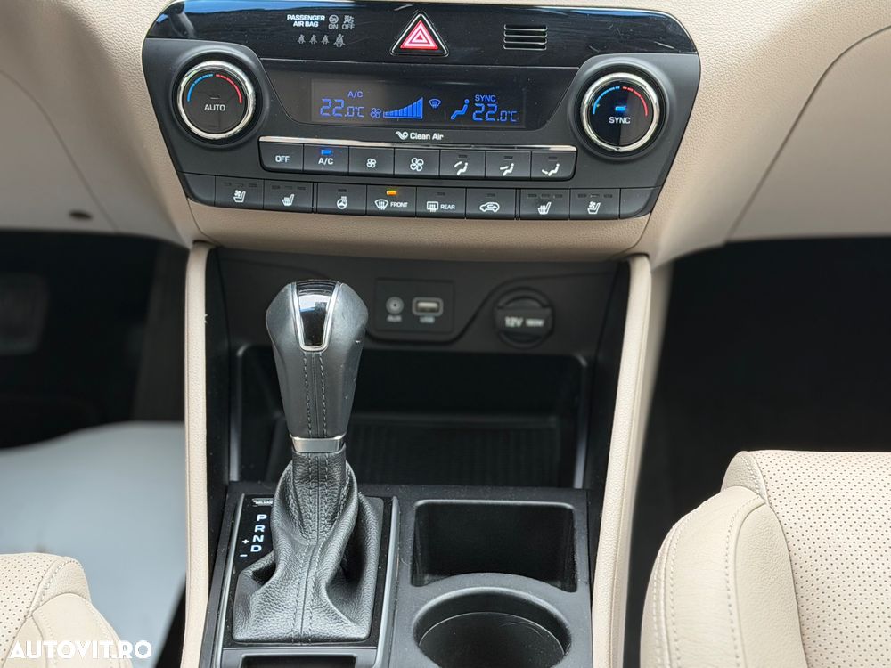 Hyundai Tucson 2.0 CRDI 4WD 6AT Premium+ - 23