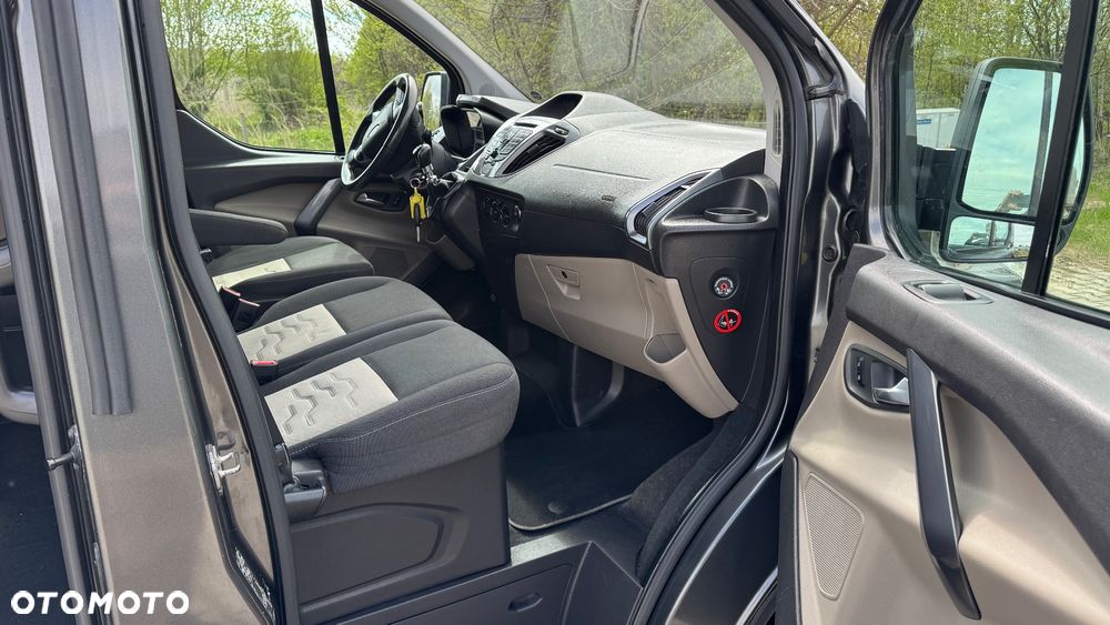 Ford Tourneo Custom - 24