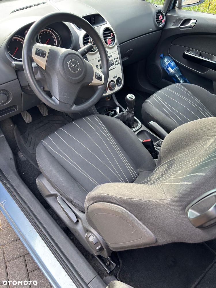 Opel Corsa 1.2 16V Essentia - 8