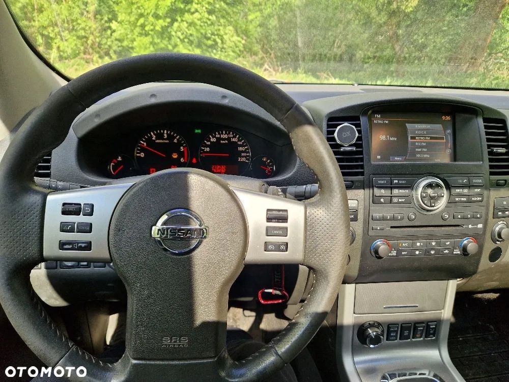 Nissan Navara 3.0 D V6 Platinum Long EU5 - 11