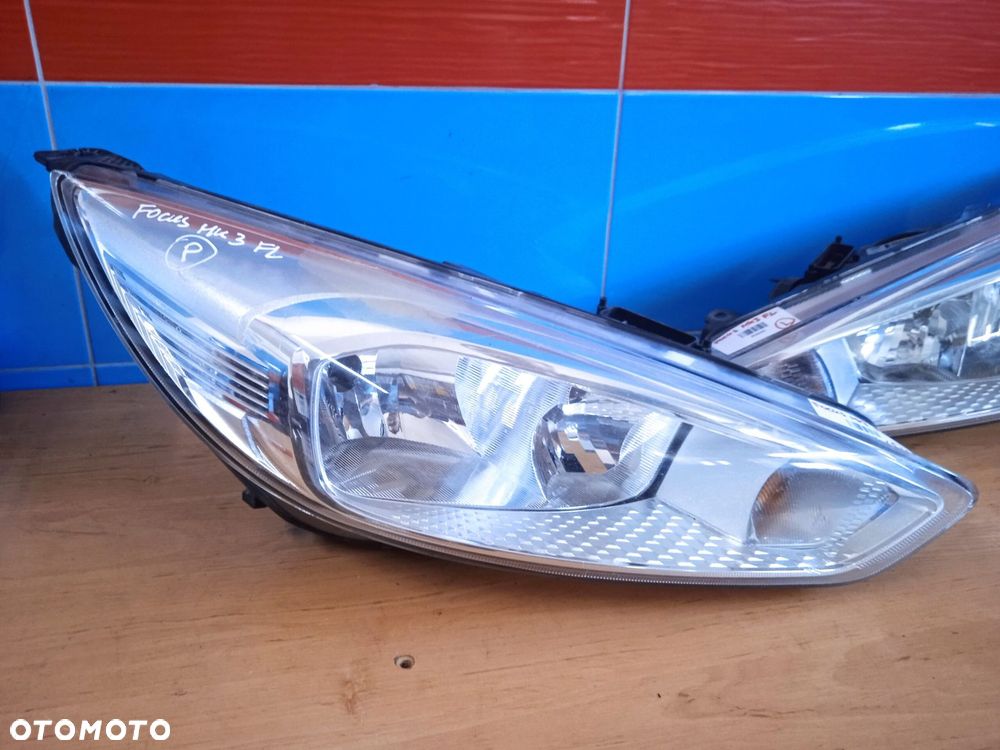 Lampa Prawa Przednia Ford Focus MK3 F1EB-13W029 - 1