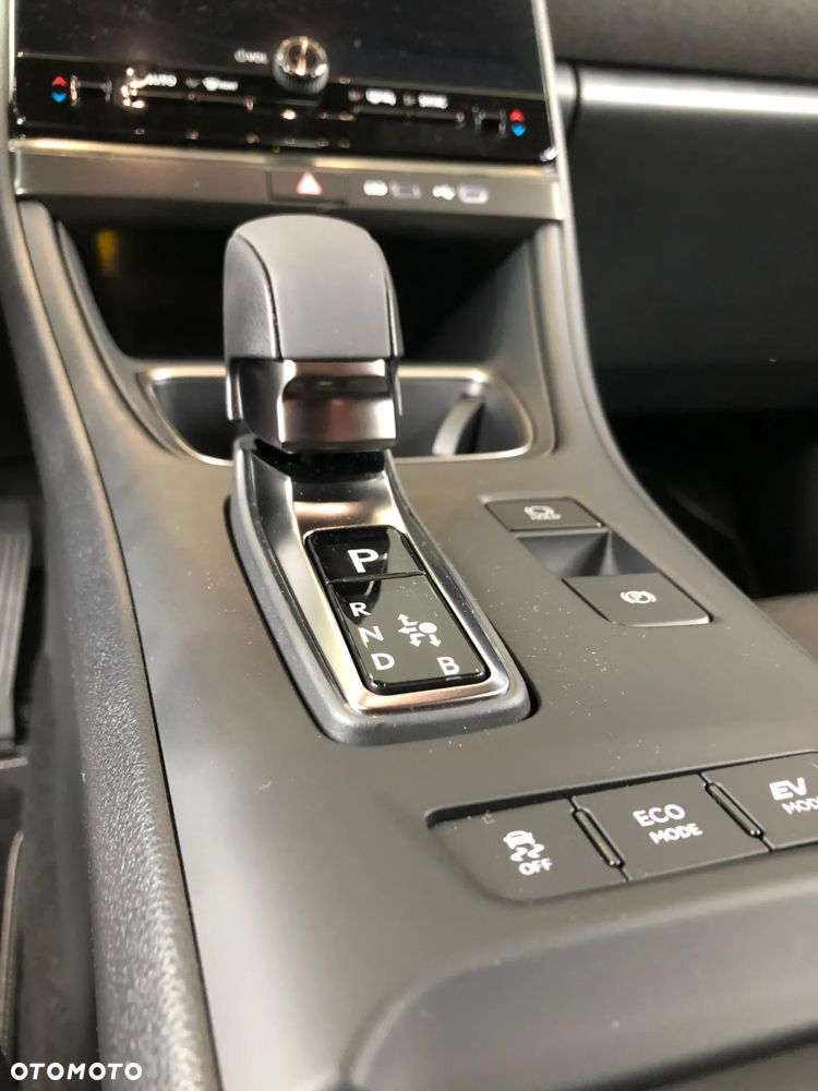 Lexus LBX 1.5 Hybrid - 13