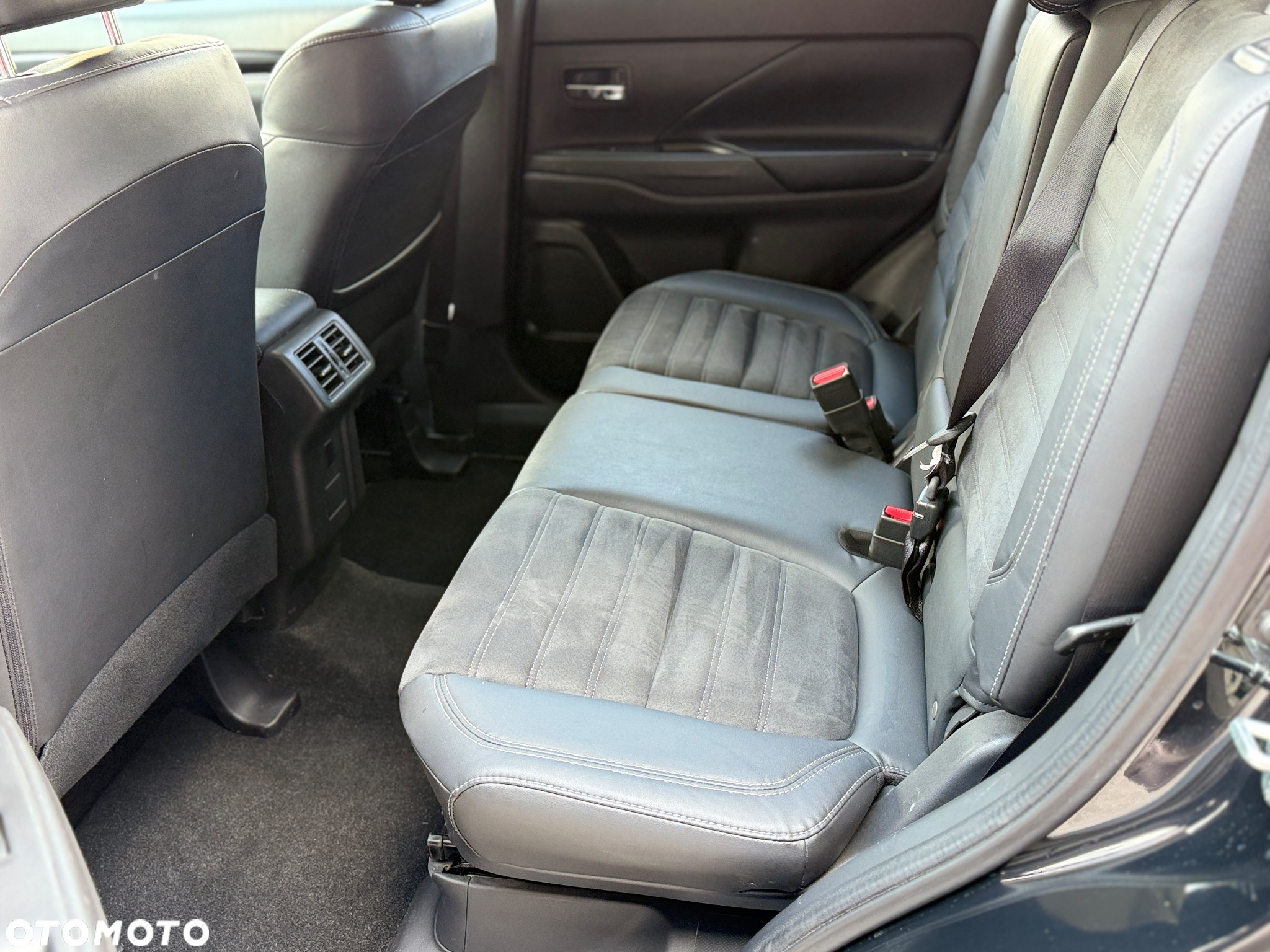 Mitsubishi Outlander 2.0 2WD CVT Diamant Edition+ - 12