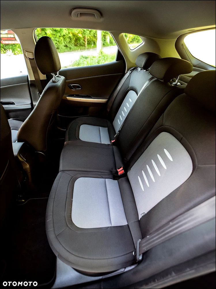 Kia Ceed - 8
