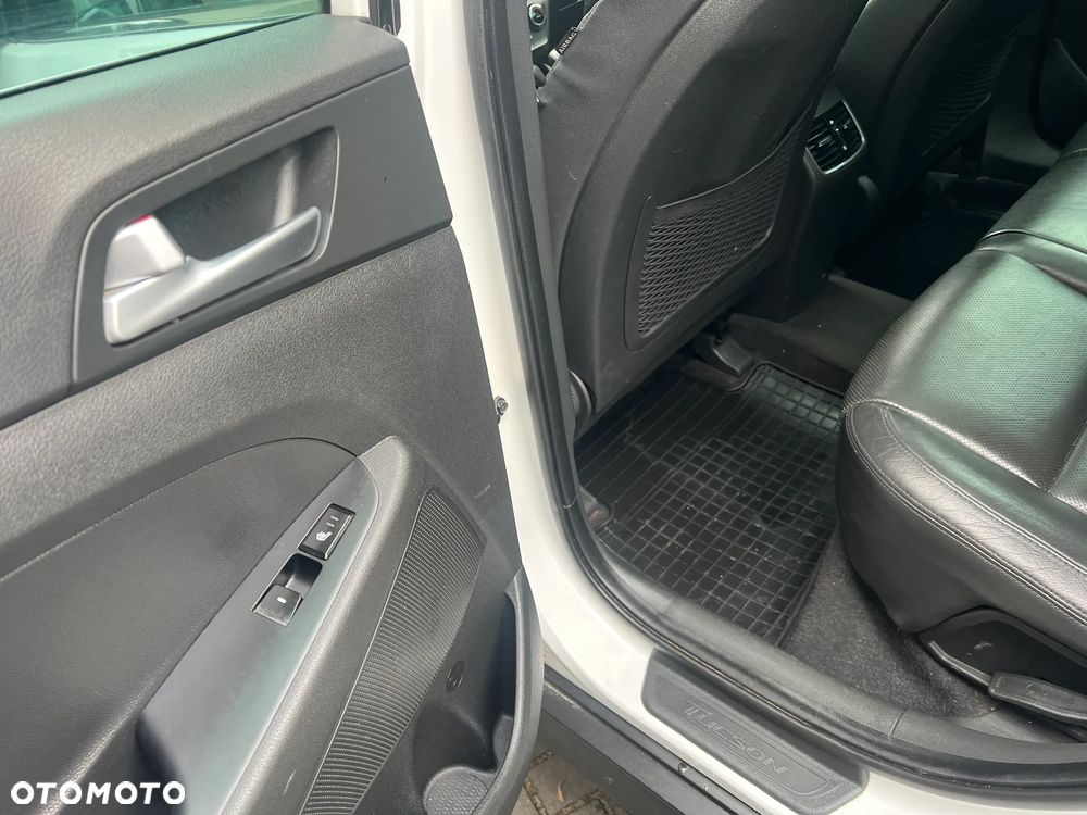 Hyundai Tucson 1.7 CRDI BlueDrive Style 2WD - 19