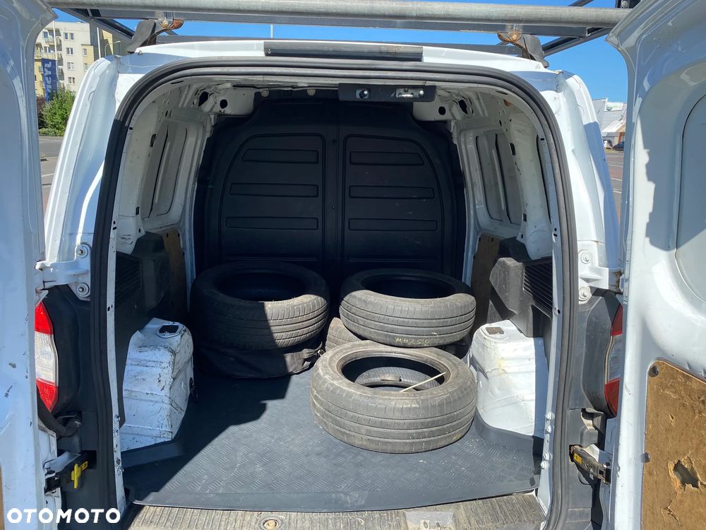 Ford Transit Courier - 14