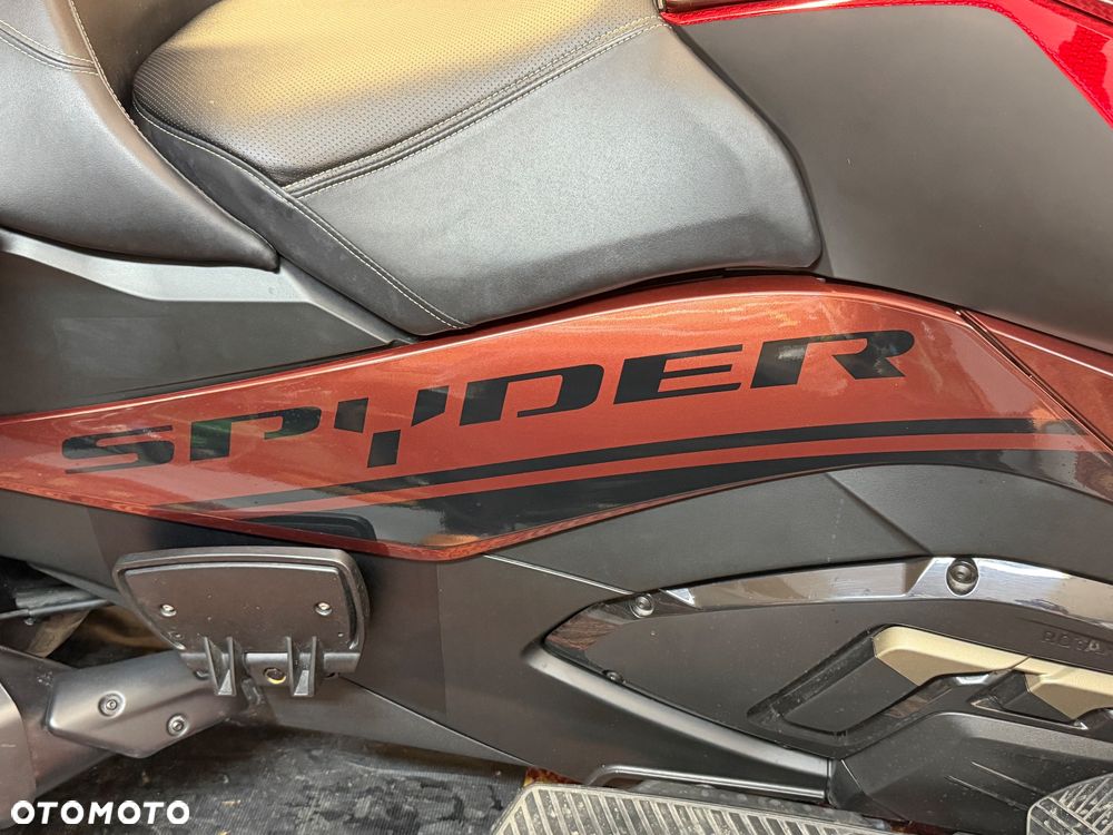 Bombardier Spyder - 14