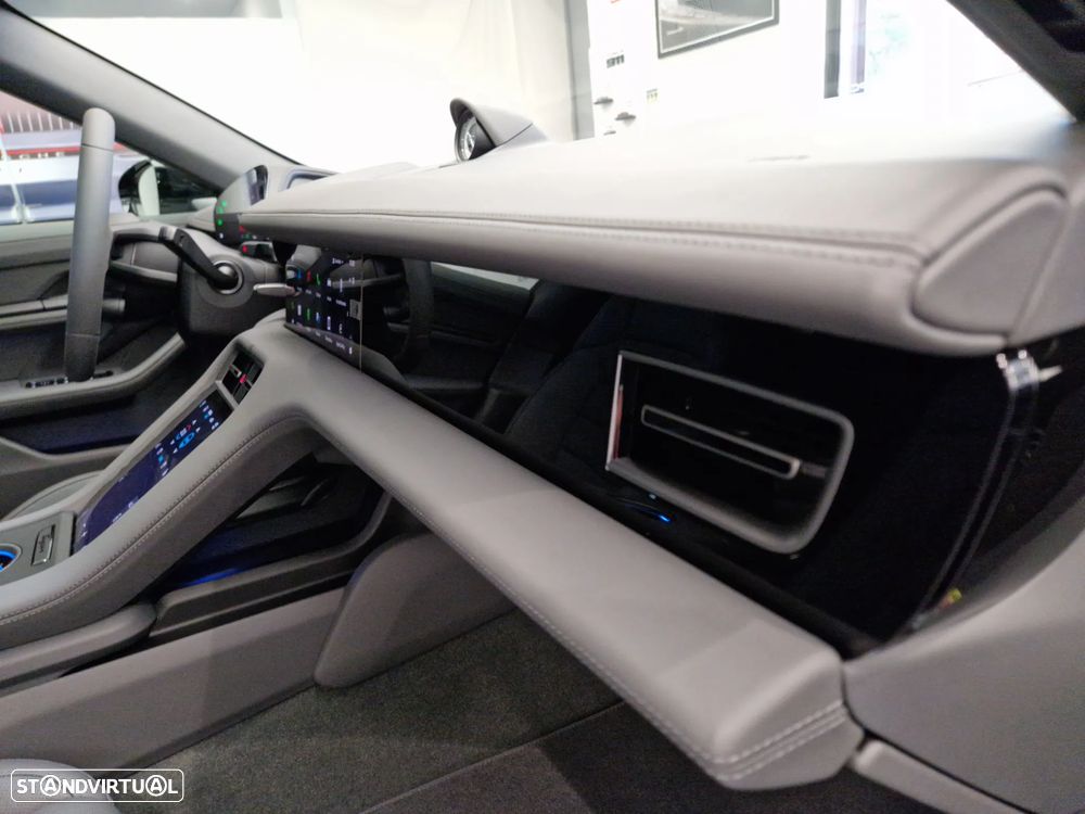 Porsche Taycan Sport Turismo - 25