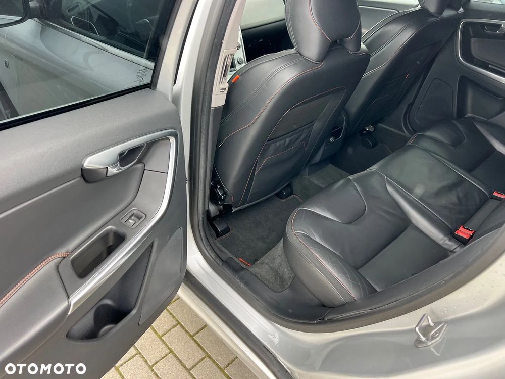 Volvo XC 60 D3 Drive-E Ocean Race - 17