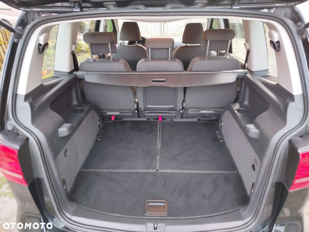 Volkswagen Touran - 19