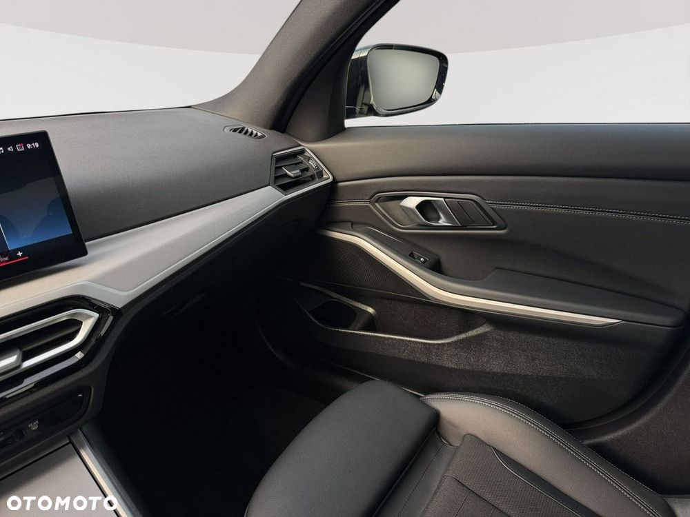 BMW Seria 3 318i - 26