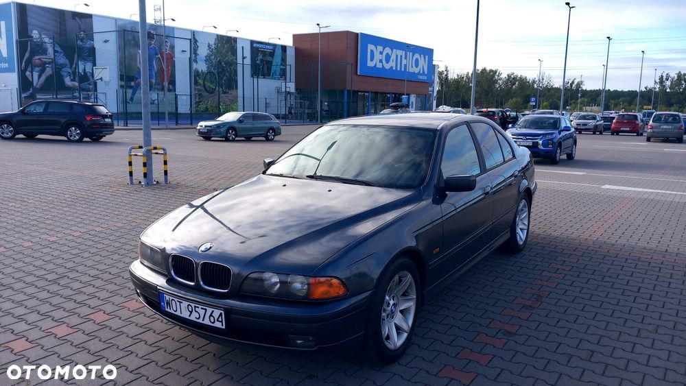 BMW 523I