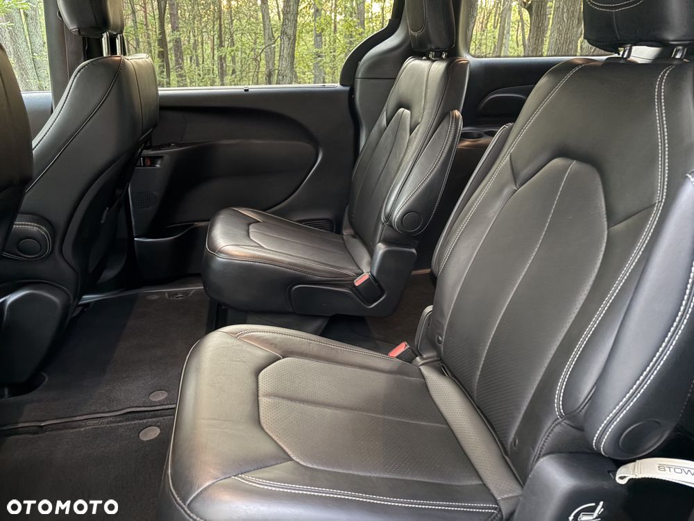 Chrysler Pacifica - 27