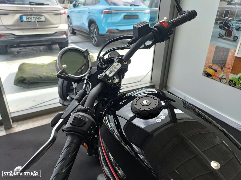 Moto Guzzi V7 Stone Special Edition - 4