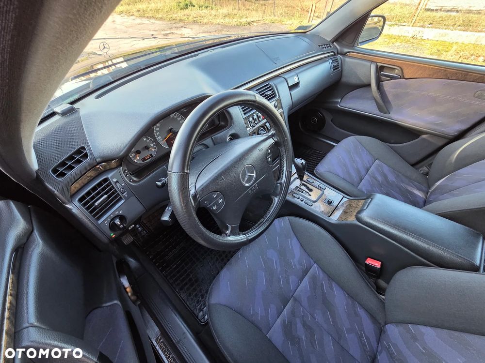 Mercedes-Benz Klasa E - 17