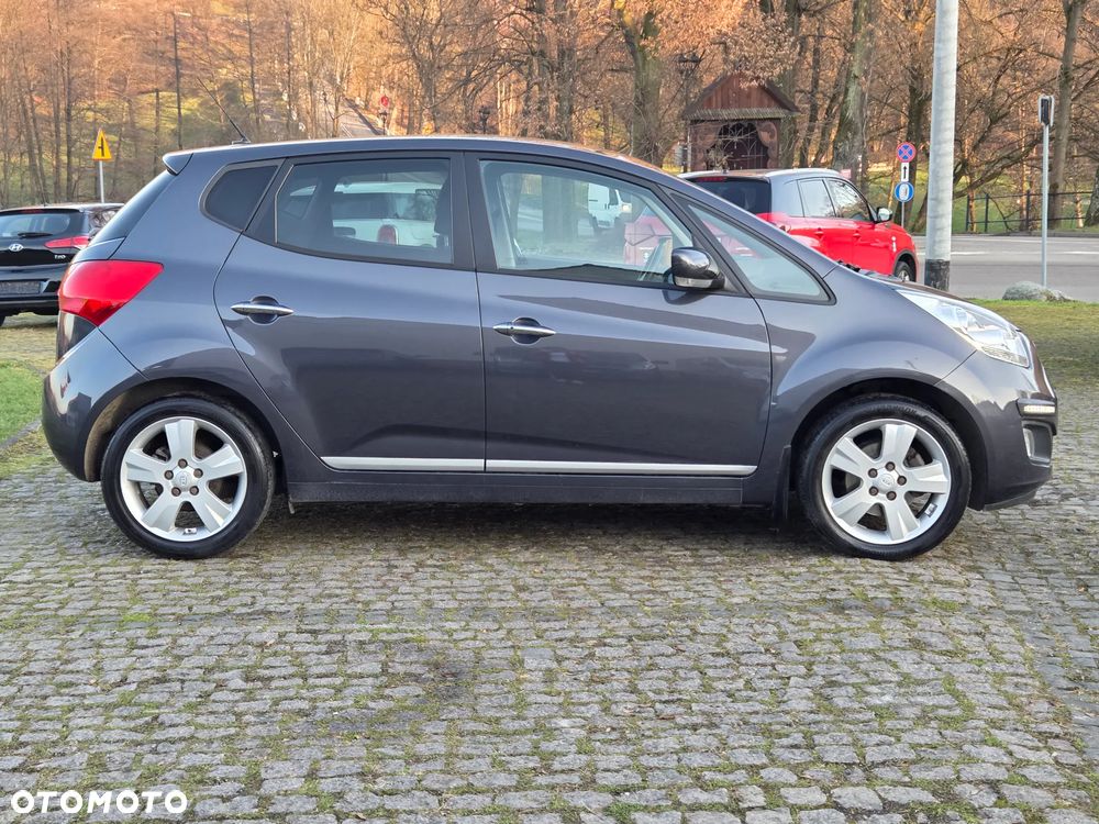 Kia Venga 1.6 CVVT Titanium Collection - 10