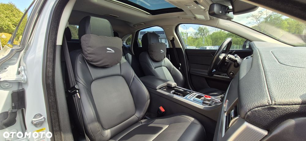 Jaguar XF 3.0 V6 AWD R-Sport - 25