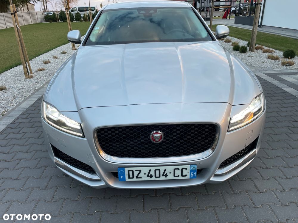 Jaguar XF 20d Prestige - 8