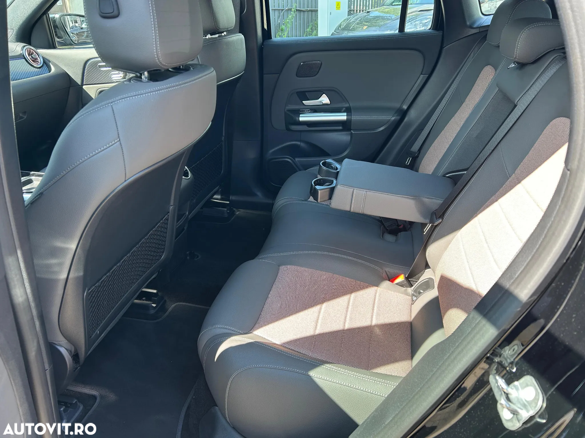 Mercedes-Benz EQA 300 4MATIC - 10