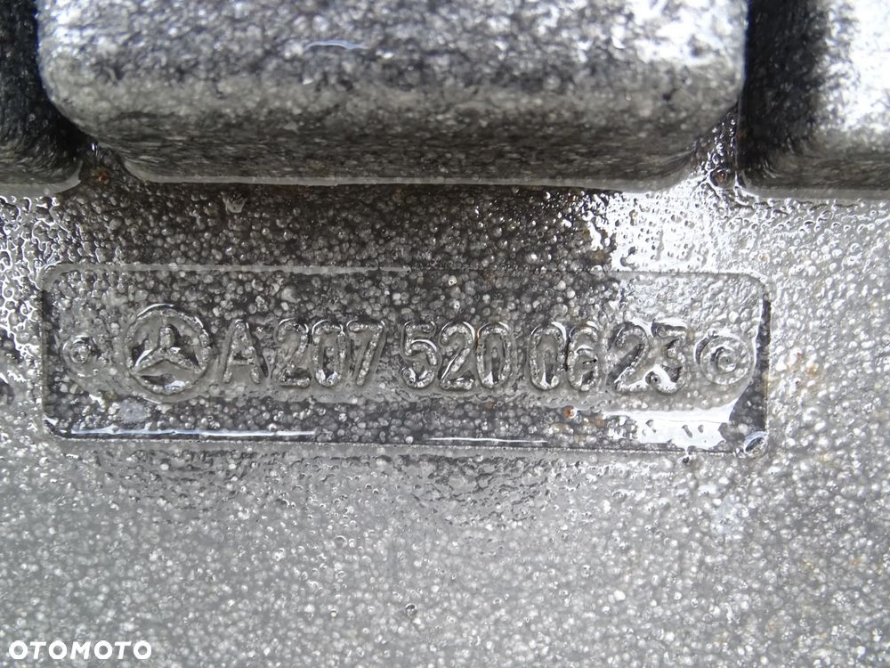 E KLASA W207 Osłona pod zderzak 2075200623 - 4